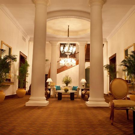 Maidens Hotel New Delhi Bagian luar foto Interior of the hotel