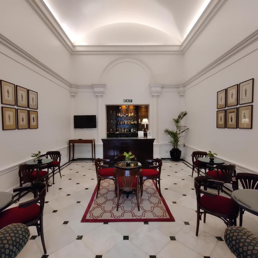 Maidens Hotel New Delhi Bagian luar foto The bar at the Imperial