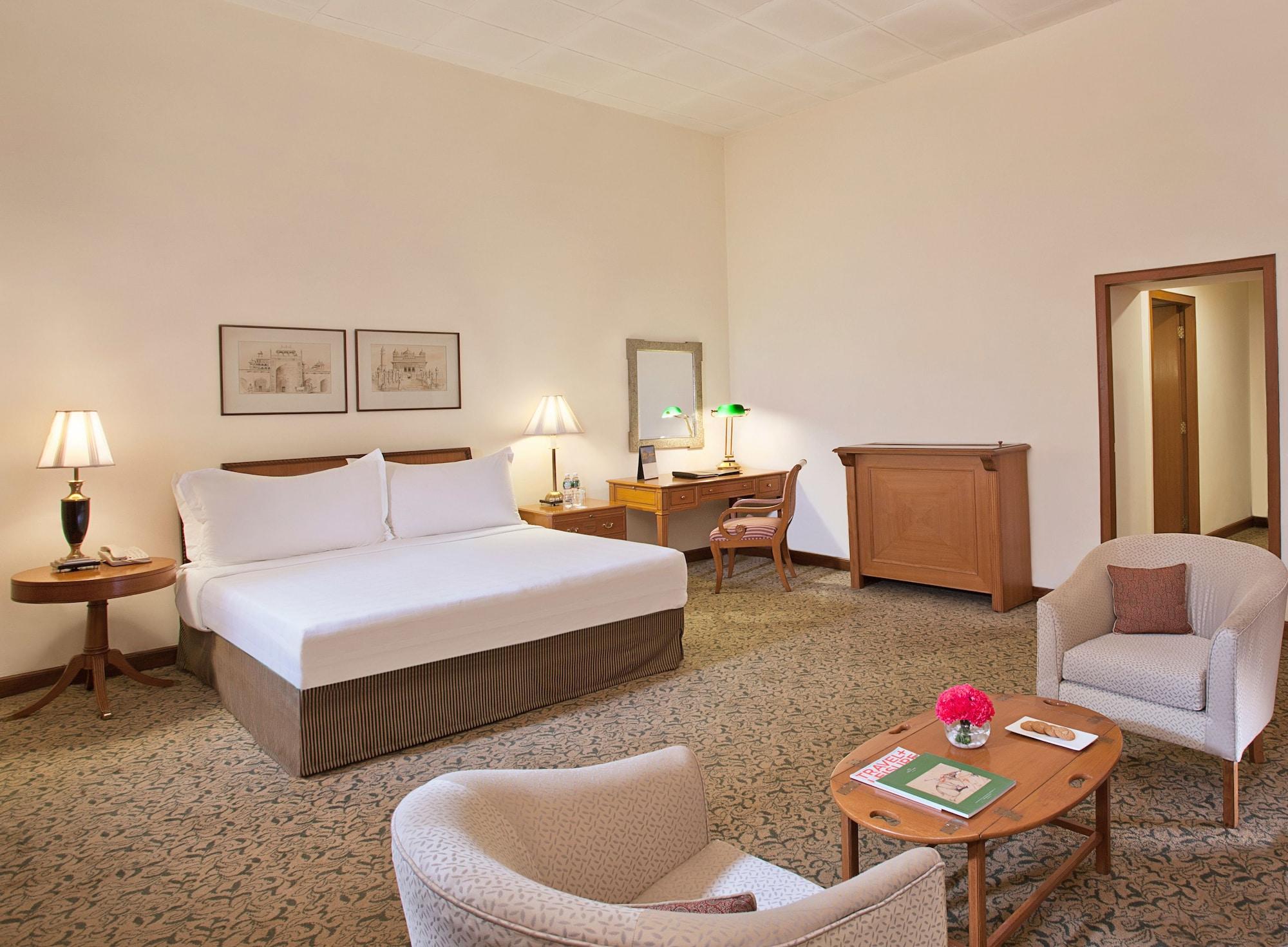 Maidens Hotel New Delhi Bagian luar foto A room at the Taj Mahal Palace