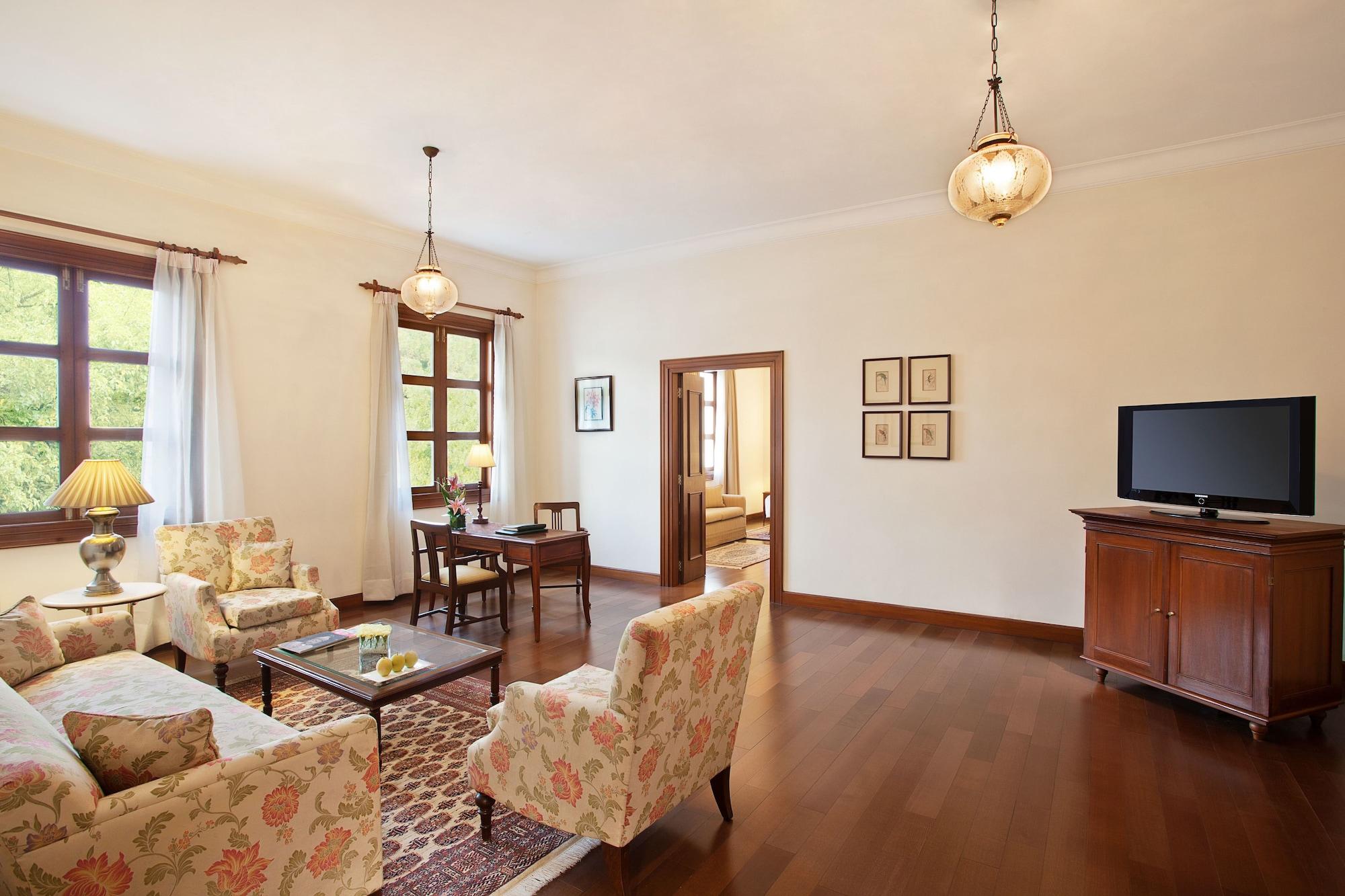Maidens Hotel New Delhi Bagian luar foto A living room at the Taj Bengal