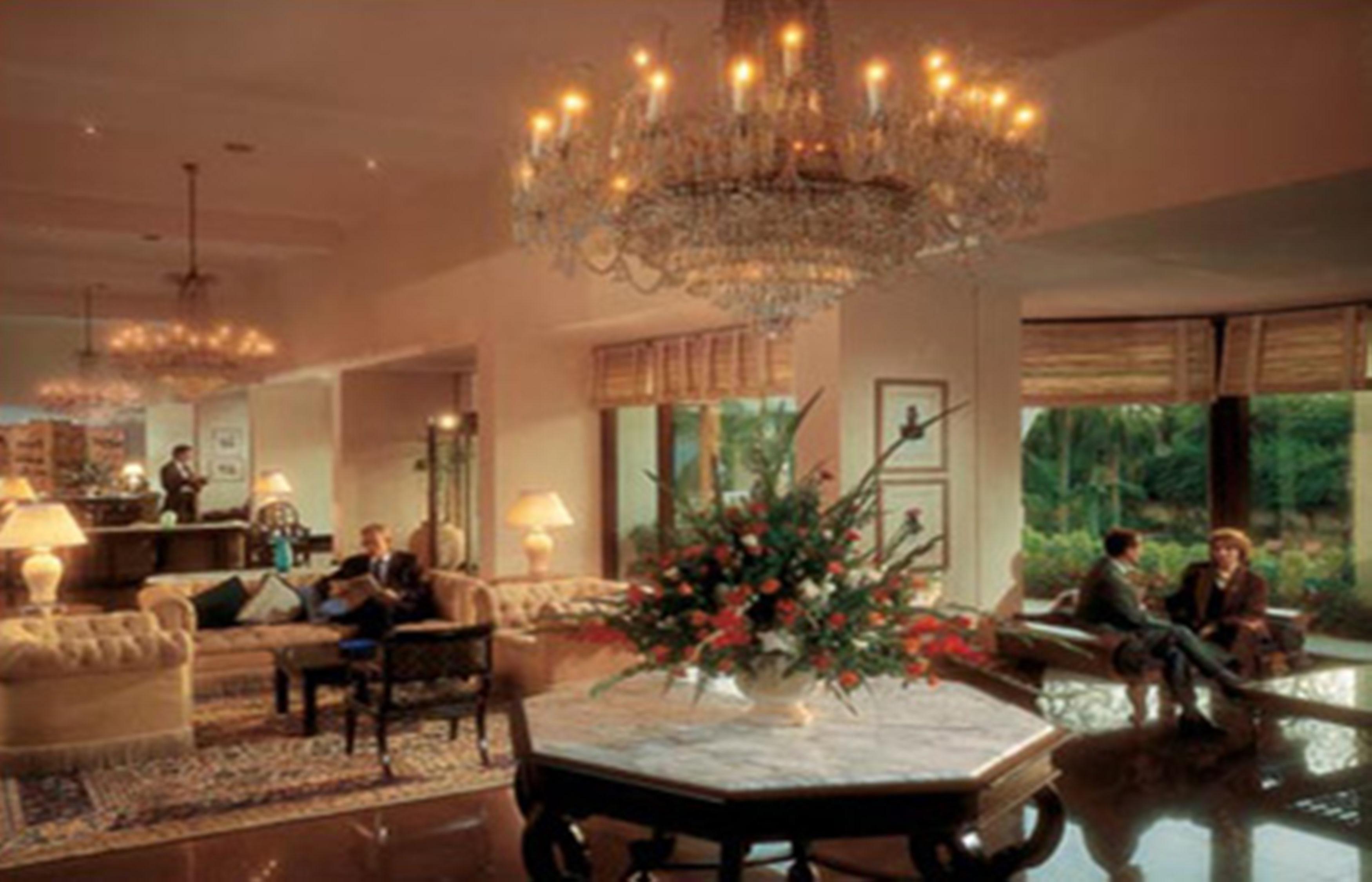 Maidens Hotel New Delhi Bagian luar foto The lobby of the Taj Bengal