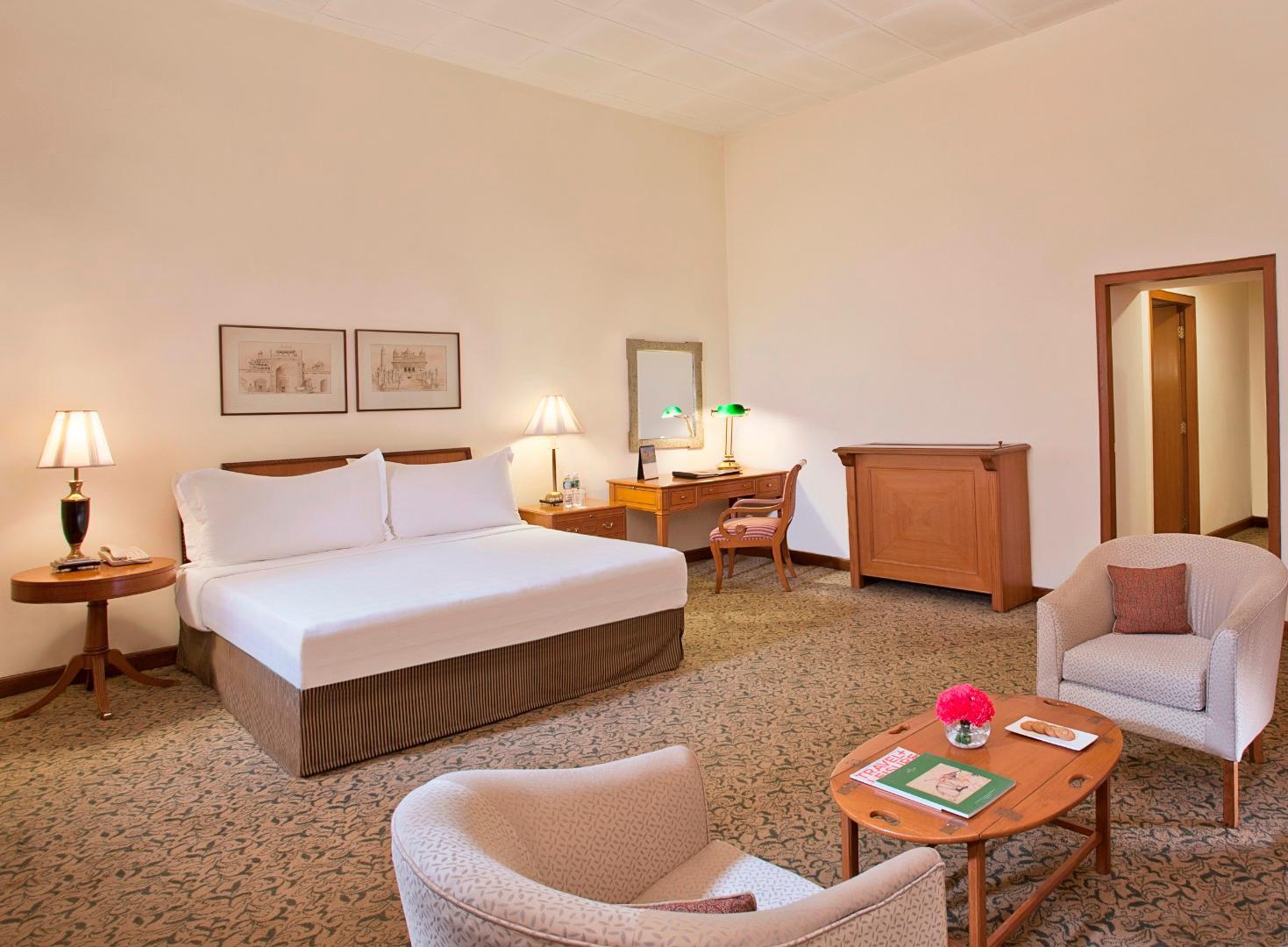 Maidens Hotel New Delhi Bagian luar foto A room at the Taj Mahal Palace