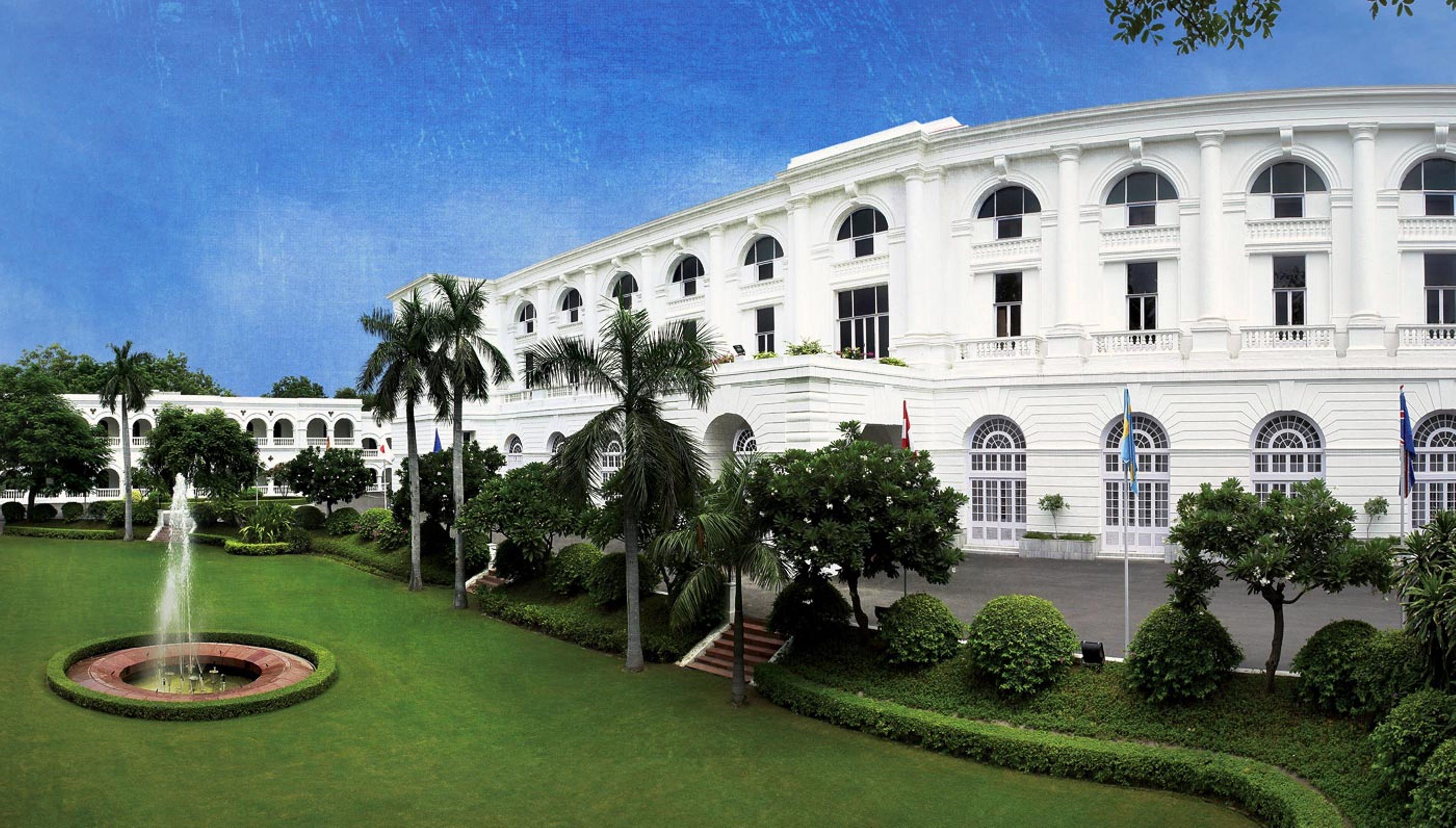 Maidens Hotel New Delhi Bagian luar foto The E & F Mansion