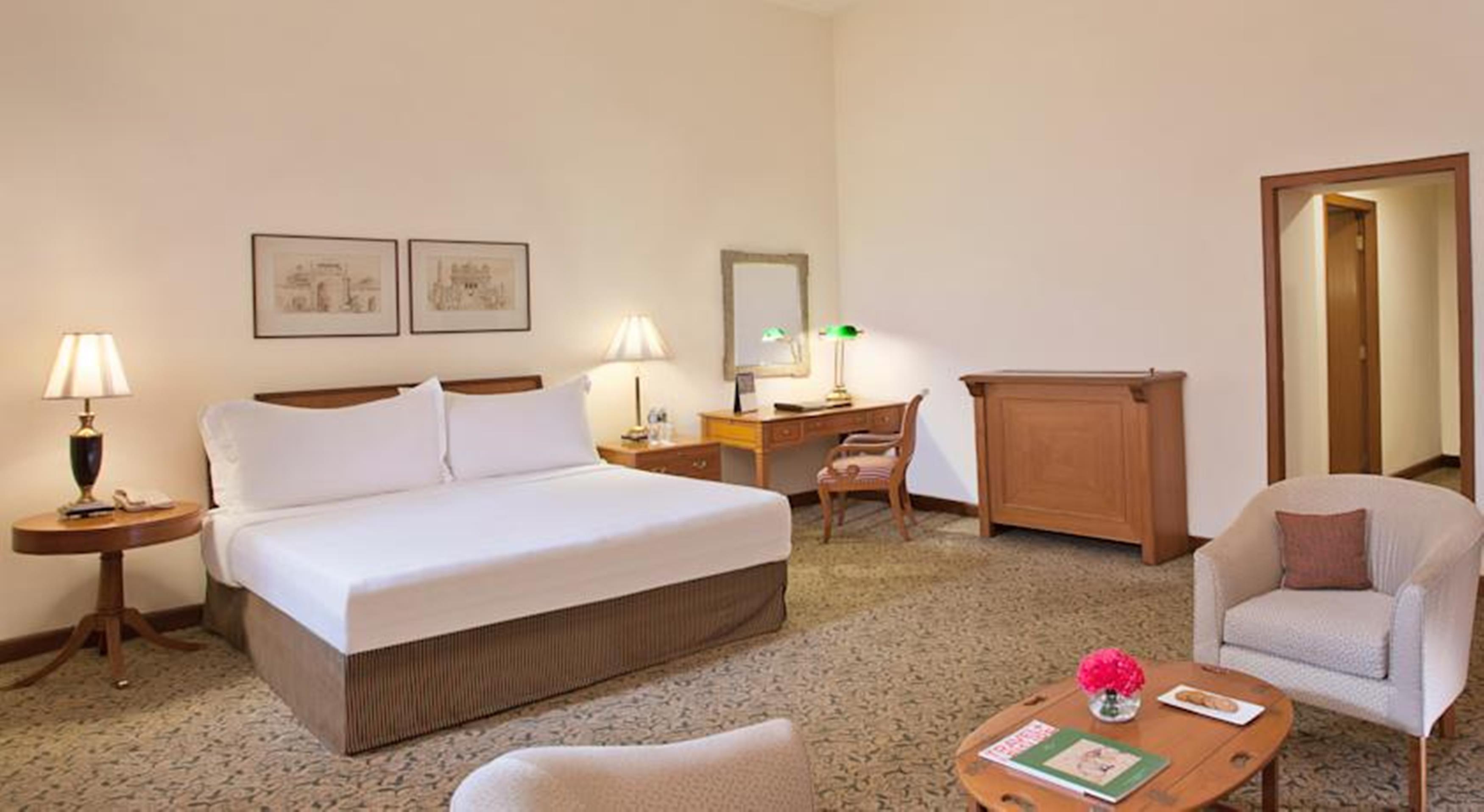 Maidens Hotel New Delhi Bagian luar foto A room at the hotel