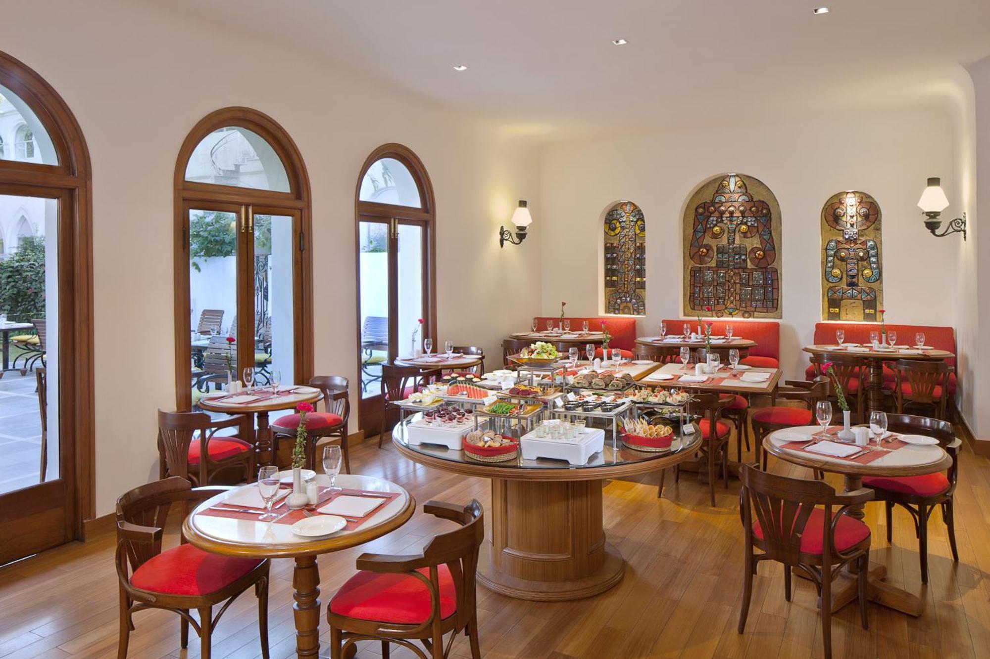 Maidens Hotel New Delhi Bagian luar foto The restaurant