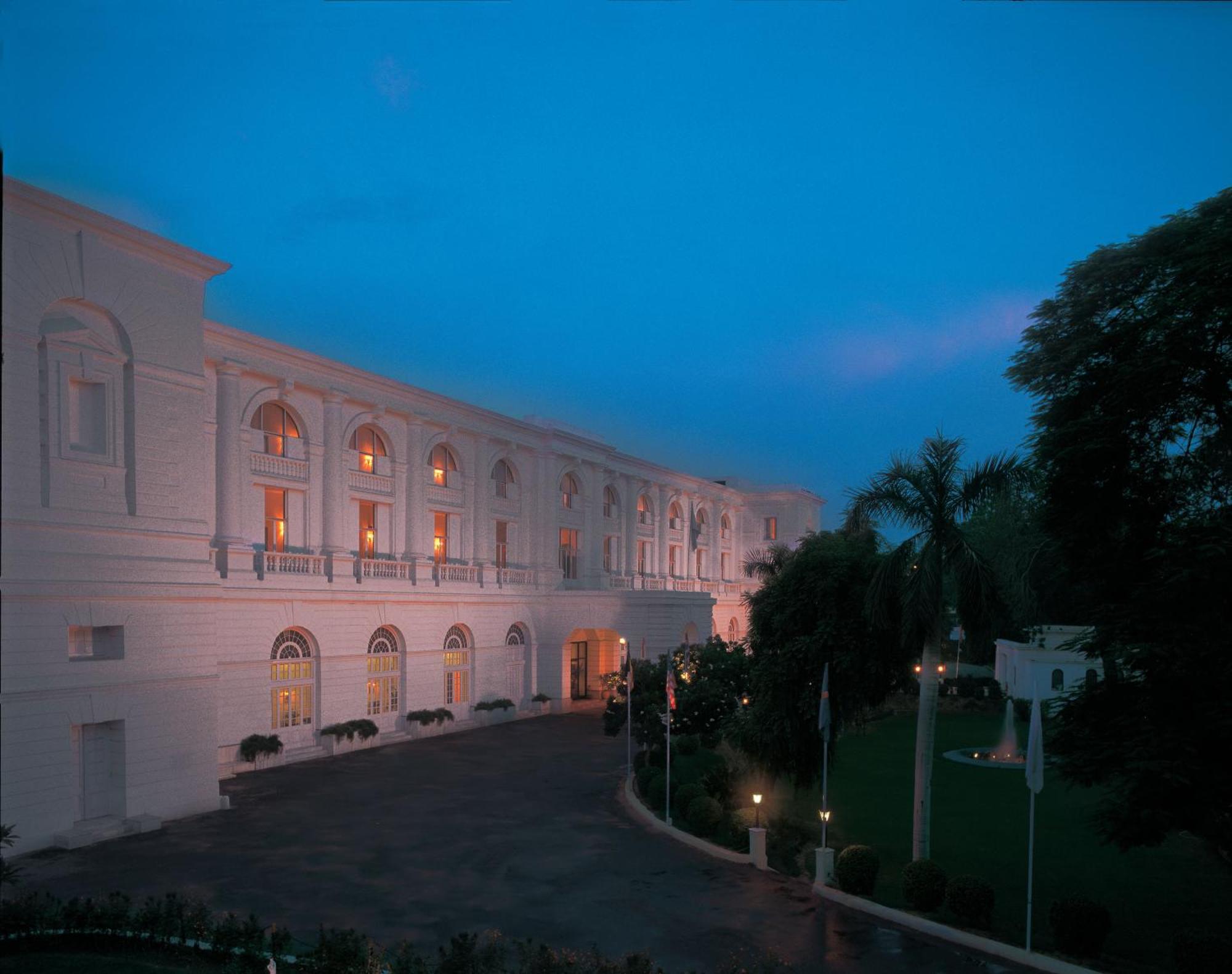 Maidens Hotel New Delhi Bagian luar foto The Imperial Hotel
