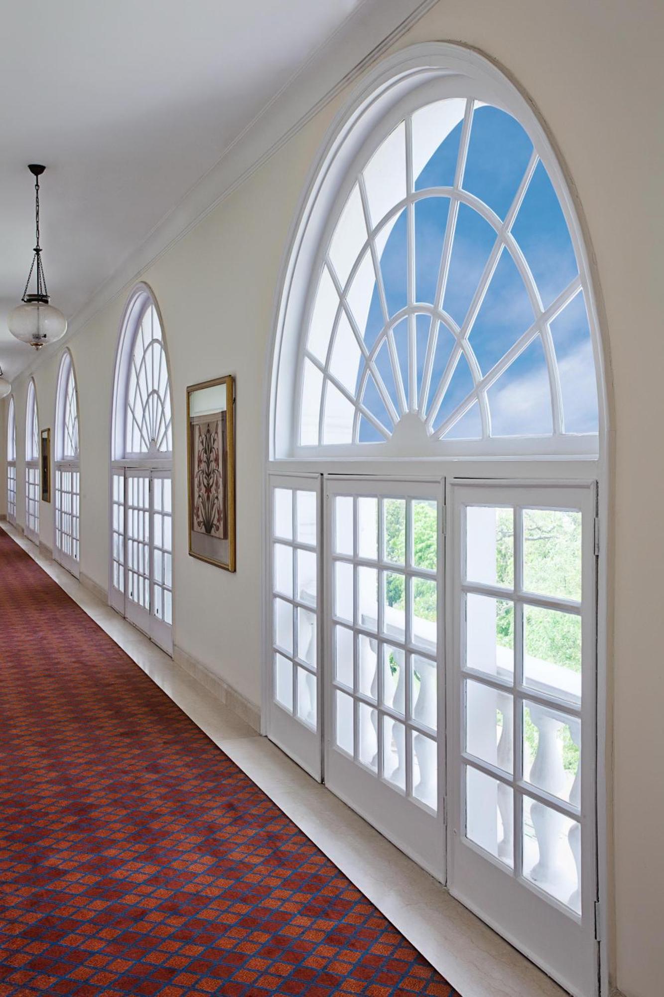 Maidens Hotel New Delhi Bagian luar foto Windows