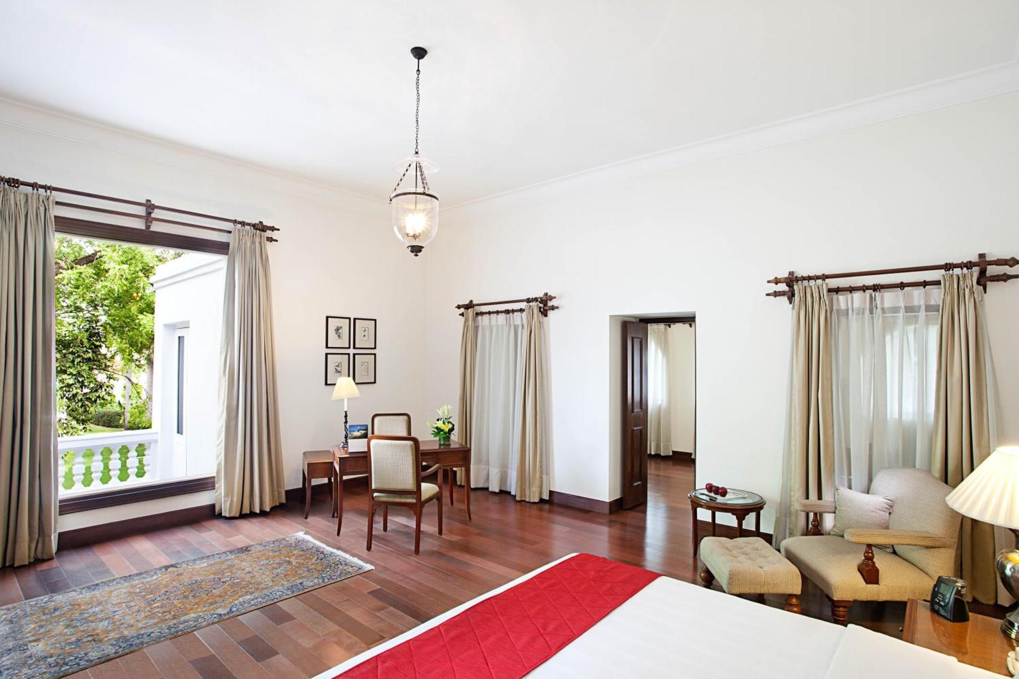 Maidens Hotel New Delhi Bagian luar foto A suite at the Taj Mahal Palace