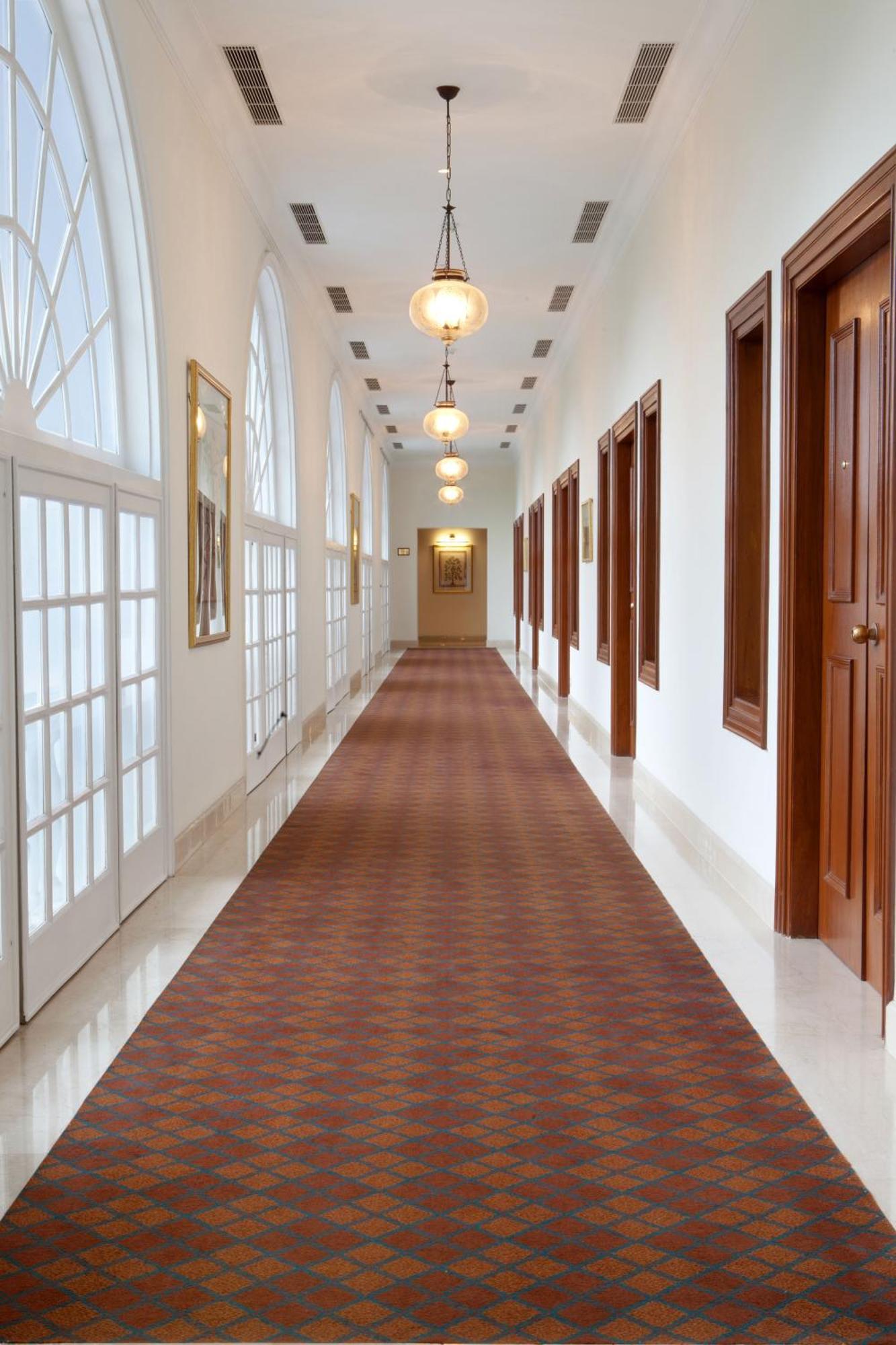 Maidens Hotel New Delhi Bagian luar foto A carpet in a hotel