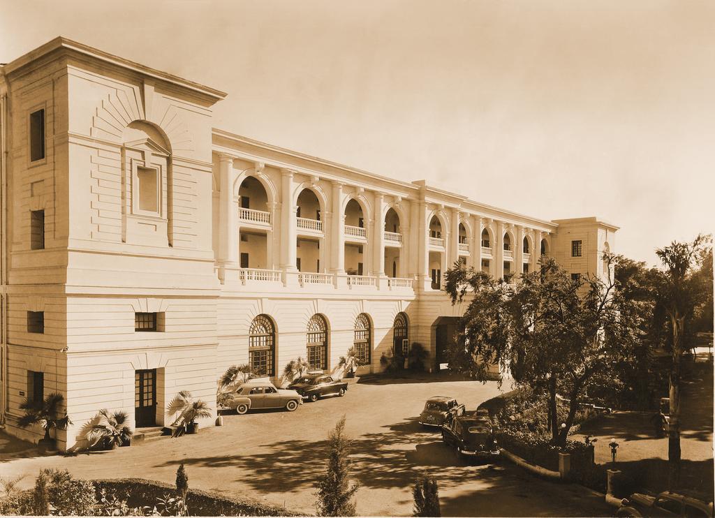 Maidens Hotel New Delhi Bagian luar foto The first building of the university, 1925
