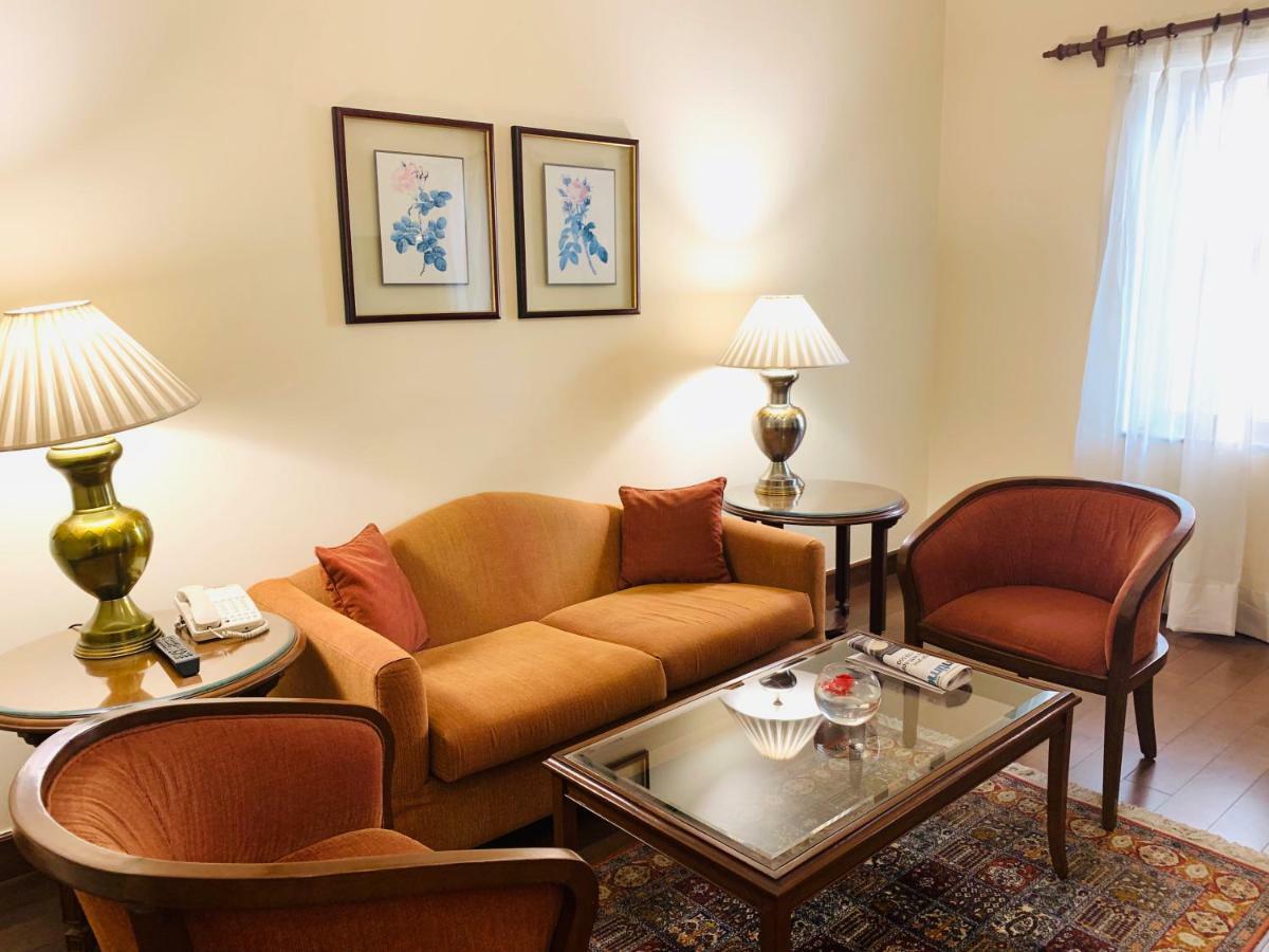 Maidens Hotel New Delhi Bagian luar foto