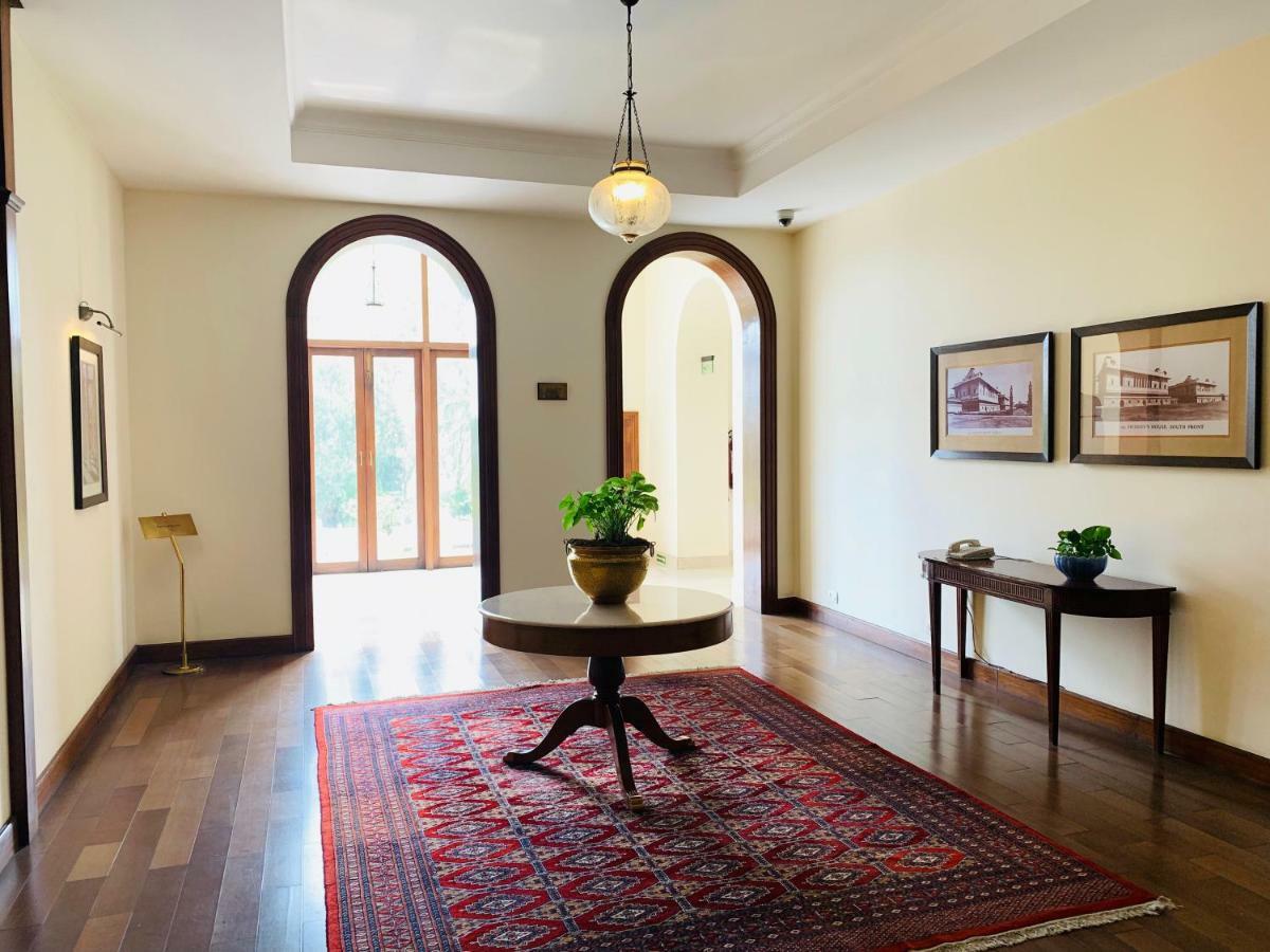 Maidens Hotel New Delhi Bagian luar foto Interior of the hotel