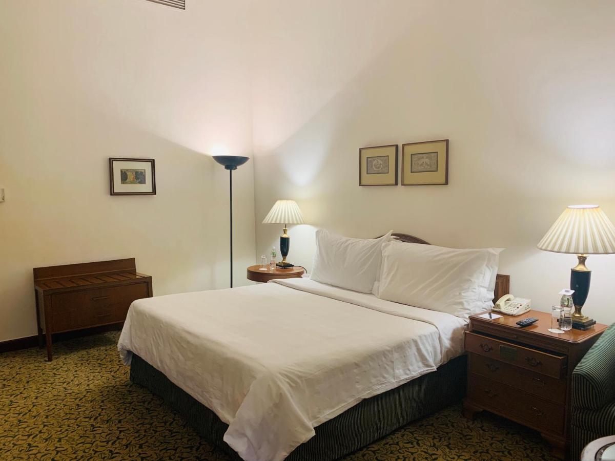 Maidens Hotel New Delhi Bagian luar foto