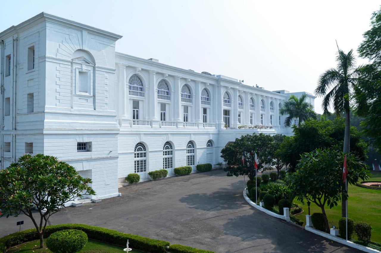 Maidens Hotel New Delhi Bagian luar foto The residence of the Governor of West Java